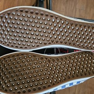 2 pairs of Vans